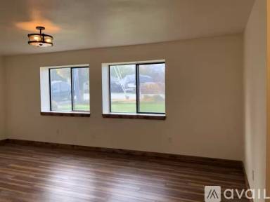 Main picture of 605 Princeton Ave N