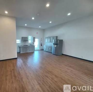 Main picture of 33 W Market St