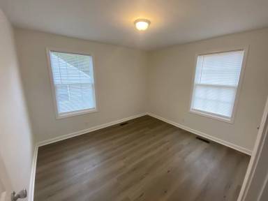Main picture of 31 Maple St