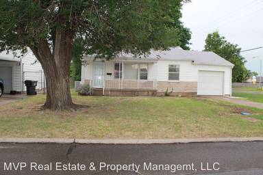 Main picture of 702 Foster Pl