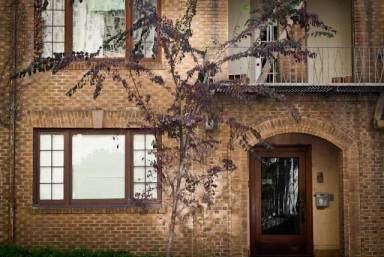 Main picture of 2644 Dwight Way