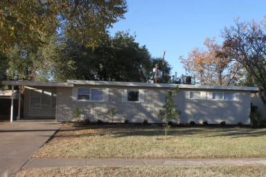 Main picture of 2102 48th St
