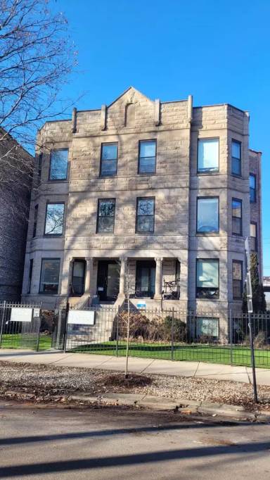Main picture of 4016 N Kenmore Ave