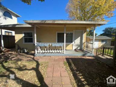 Main picture of 745 Laurel Ave