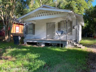 Main picture of 2528 DuPont St