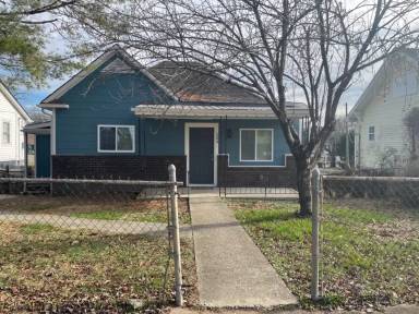 Main picture of 204 E Caldwell Ave