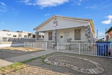 Main picture of 3418 E Yandell Dr