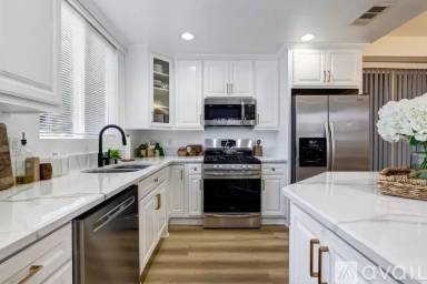 Main picture of 415 W Regent St