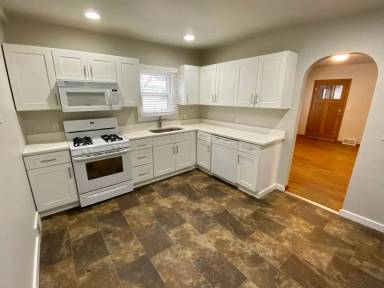 Main picture of 921 S Sherman Ave