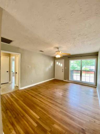 Main picture of 423 Moore St