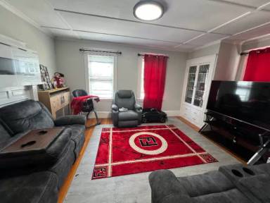 Main picture of 40 Quincy Ave