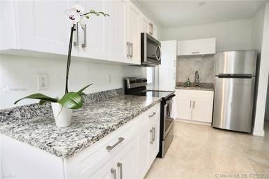 Main picture of 2099 NE 181st St