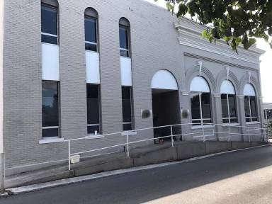 Main picture of 123 W 7th St