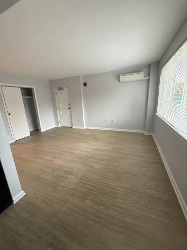 Main picture of 1431 E St NE