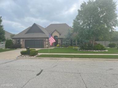 Main picture of 1208 S 71st St