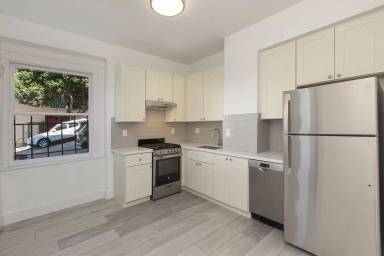 Main picture of 4401 4405 20 St