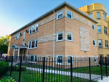 Main picture of 1028 N Austin Blvd