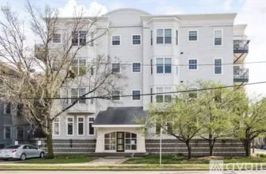 Main picture of 350 W Wilson St