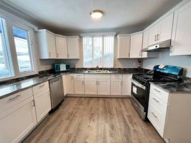 Main picture of 381 Pauline St