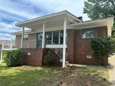 Main picture of 933 Center Way SW