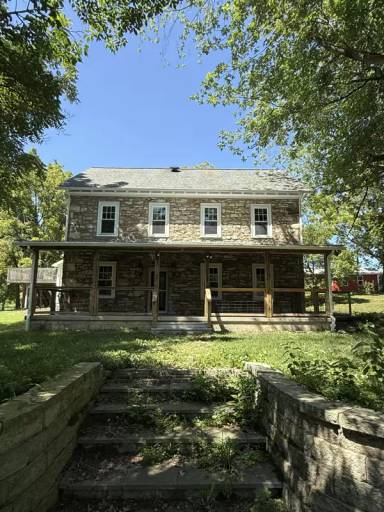 Main picture of 2637 Mountain Rd