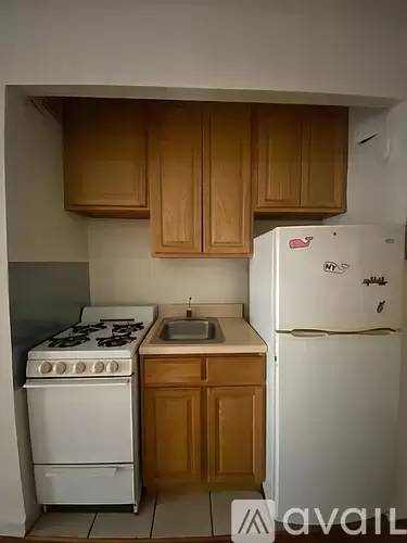 Main picture of 942 1st Ave
