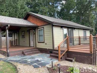 Main picture of 152 Oak Hill Rd