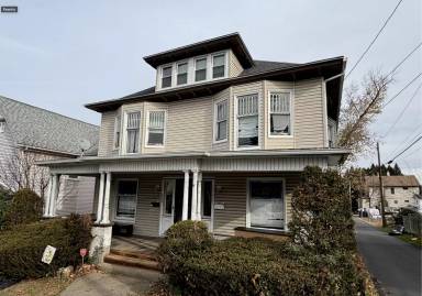 Main picture of 435 Breck St