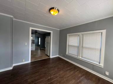 Main picture of 301 S Randolph St