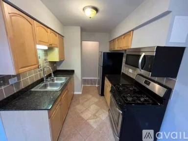 Main picture of 3057 N Narragansett Ave