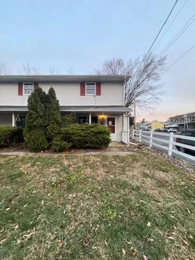Main picture of 2 W Laurel St