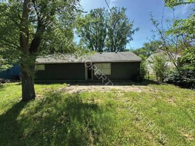 Main picture of 10923 Bennington Ave