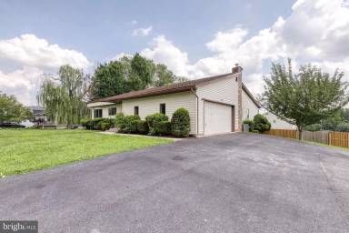 Main picture of 18 Byway Rd