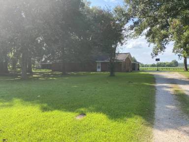 Main picture of 150 Browns Bend Rd
