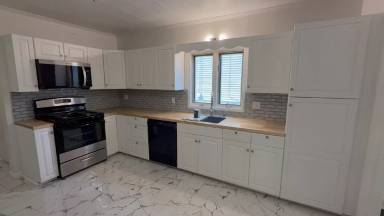 Main picture of 85 Draher St