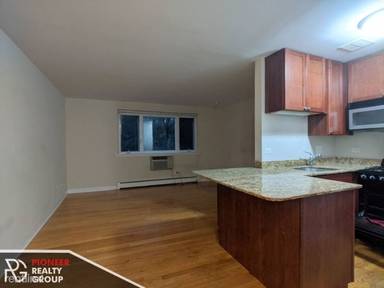 Main picture of 625 W Wrightwood Ave Apartments