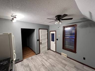 Main picture of 977 Conway St