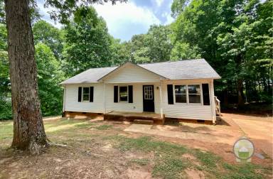 Main picture of 40 Pine Dr