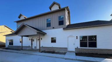 Main picture of 280 E 12th St