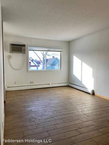 Main picture of 2810 Pleasant Ave