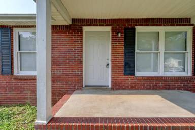 Main picture of 204 Bob White Dr