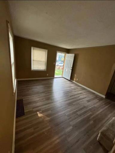 Main picture of 18162 Heyden St