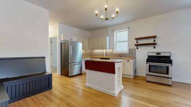 Main picture of 243 Spring St