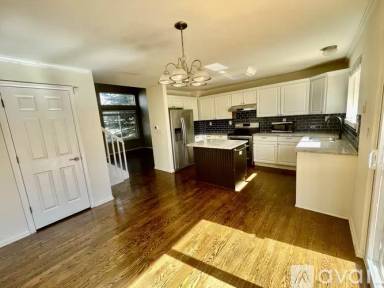 Main picture of 1422 Hyacinth Way