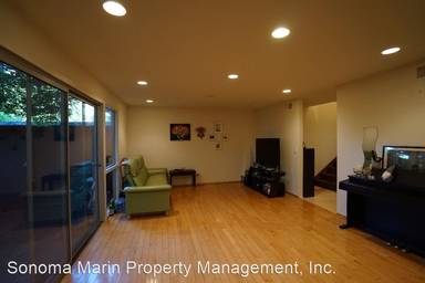 Main picture of 122 Surrey Ln