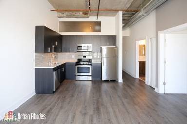 Main picture of 2036 S Michigan Ave