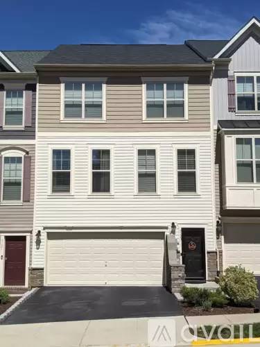 Main picture of 7123 Sotheby Way