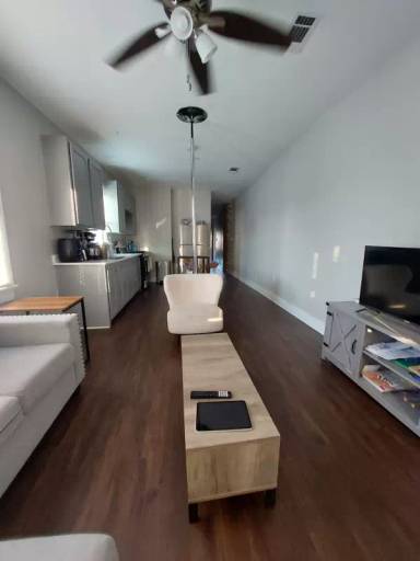 Main picture of 2413 Painters St