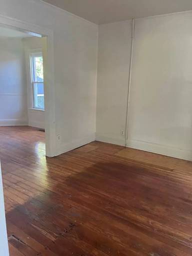 Main picture of 321 S Main St