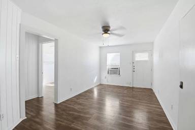 Main picture of 5010 Ennis St